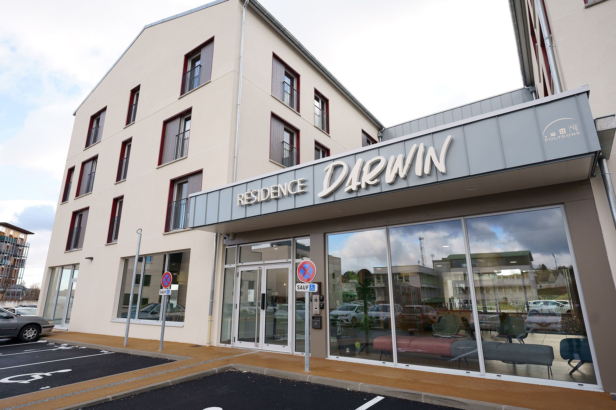 Vue extérieure de la résidence Darwin pour jeunes actifs à Aurillac